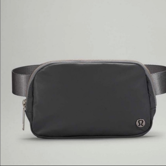 Lululemon carry everything bag dark grey NWOT - Picture 2 of 4